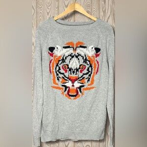 Large oversized grey sweater with a Tiger on front